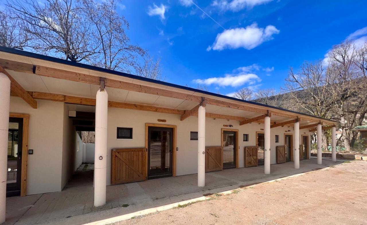 La Petite Auberge Insolite Saint-Affrique Εξωτερικό φωτογραφία