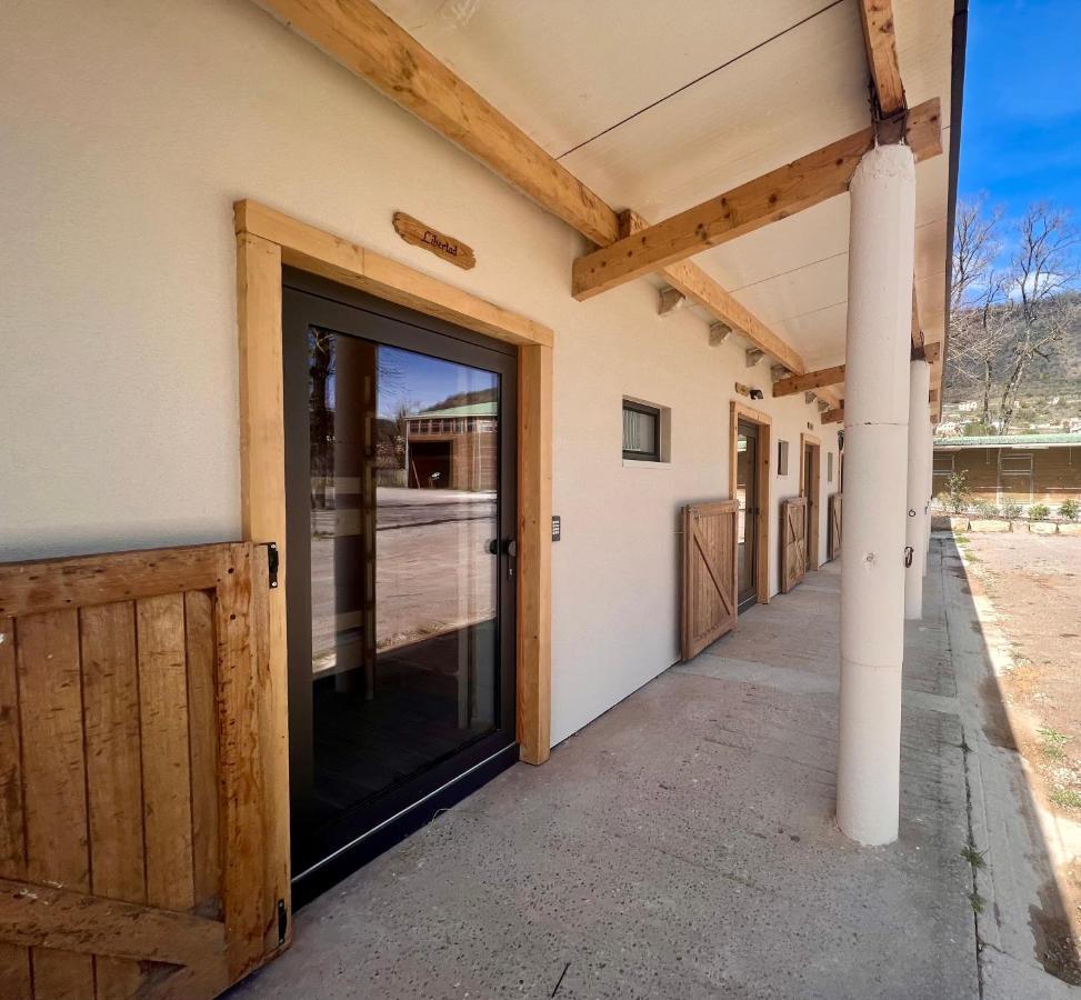 La Petite Auberge Insolite Saint-Affrique Εξωτερικό φωτογραφία